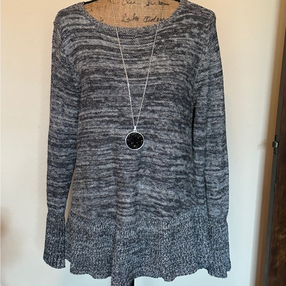 Nice sweater-never worn! (Necklace not included) - Picture 1 of 4